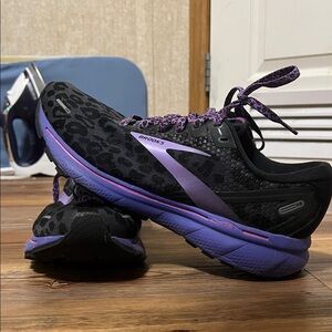 Brooks Women's Black and Lavender Athletic Shoes